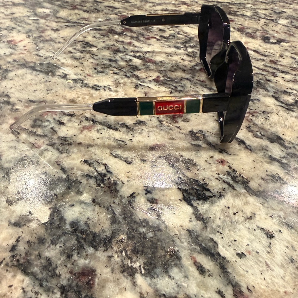 Gucci Black Frame Sunglasses with Gradient Lenses - Picture 6 of 9